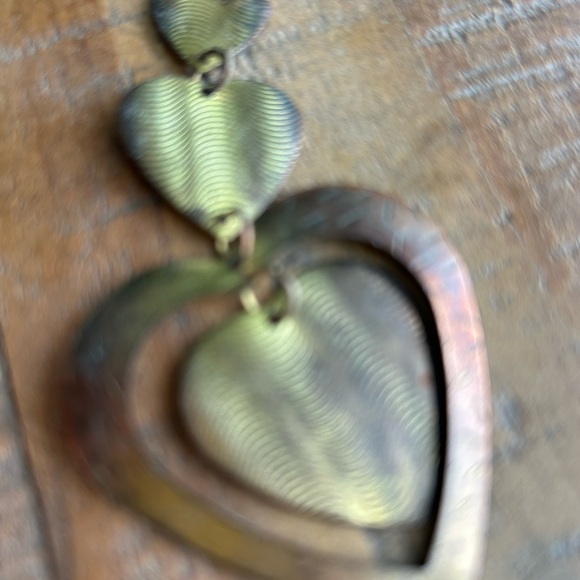 Vintage brass etched dangling heart earrings for pierced ears - Picture 3 of 3